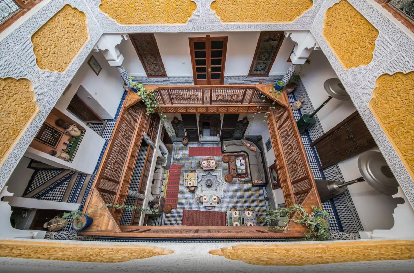 Vue plongeante sur le patio - Riad L'Artiste