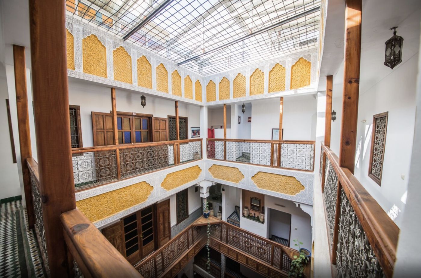 Vue depuis les étages sur le patio - Riad L'Artiste