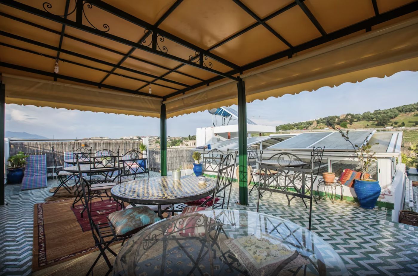 Pergola et salon d'extérieur - Riad L'Artiste